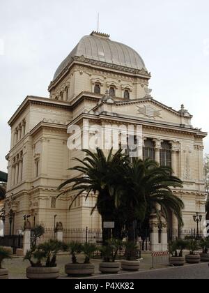 Italien. Rom. Große Synagoge von Rom, 1901-1904. Von Vincenzo Costa und Osvaldo Armanni gebaut. Eklektischen Stil. Von außen. Stockfoto