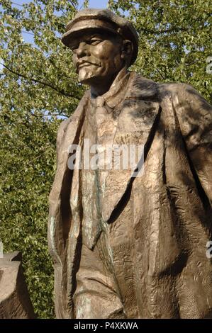 LENIN, Wladimir Ilich Uliánov seudónimo de (1870-1924). Revolucionario y político ruso. ESTATUA DE LENIN, Obra de Emil Venkov, En El Barrio de Fremont. Seattle. Estado de Washington. Estados Unidos. Stockfoto