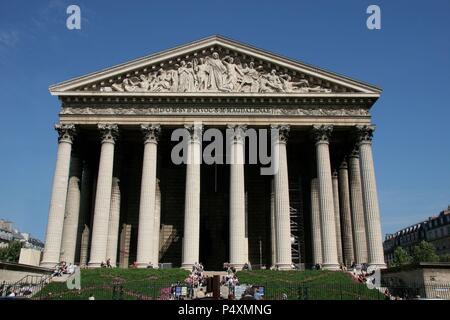 Neoklassizistische Kunst Kirche der Madeleine (L'Esglese Madeleine). Im Jahre 1806 als Denkmal an Napoleons Armee gebaut. Später consegrated eine katholische Kirche. Paris. Frankreich. Europa. Stockfoto