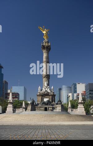 Mexiko. Mexiko D.F. Vista del MONUMENTO A LA INDEPENDENCIA, situado en el Paseo de la Reforma e commemorar inaugurado en 1910 para el Centenario de la Independencia del País. Compuesto Por una Columna coronada por la estatua de una Victoria Alada (conocida Como el 'Engel'), Obra de Enrique Alciati. Stockfoto