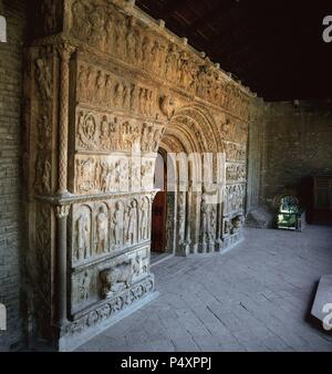 Romanische Kunst Kloster Santa Maria de Ripoll. Von den Grafen Wilfred die Haarigen in 879 oder 880 gegründet. Skulpturale Portikus. Ripoll. Katalonien. Spanien. Stockfoto