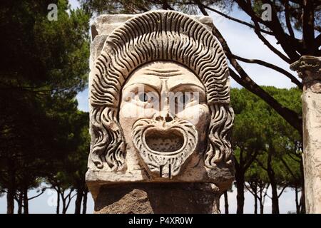 Ostia Antica. Hafenstadt des antiken Roms. Theater Maske. Italien. Europa. Stockfoto