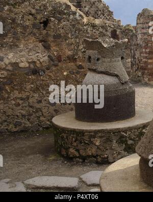Italien. Pompeji. Pistrium. Alte Mühle von Korn. Stockfoto