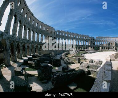 ARTE ROMANO. Kroatien. ANFITEATRO ROMANO. Construído en el siglo I d. C. Vista del Interior. PULA. Península de Istrien. Stockfoto