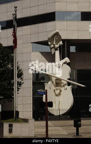 ARTE SIGLO XX. ESTADOS UNIDOS. DAVID ADICKES (Nr. 1927). Escultor norteamericano. "Der virtuose" (1983). Escultura situada Frente al Lyric. HOUSTON. Estado de Texas. Stockfoto