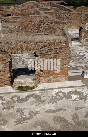 Bäder von Neptun. 1. - 2. nachchristlichen Jahrhunderten. Detail der Mosaik von Neptuns Triumph Darstellung von Neptun am Wagen von Seepferdchen gezeichnet. Ostia Antica. Italien. Stockfoto