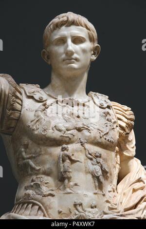 Augustus (61 V.CHR.-14 N.CHR.). Erste römische Kaiser. Marmor statue des Augustus von Prima Porta. (1. Jahrhundert) in der Rolle des Kommandanten der Armee. Vatikanischen Museen. Der Staat der Vatikanstadt. Stockfoto