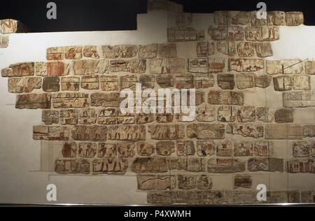 Ägyptische Kunst Talatat Wände aus dem Tempel des Amenophis IV. Aus 283 Blöcke von Polychromed Sandstein. 18. Dynastie. Neuen Imperiums. Luxor Museum. Ägypten. Stockfoto