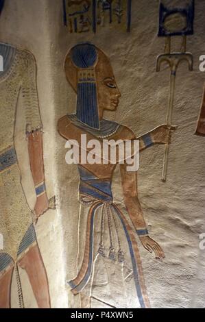 Grab von Amen Khopshef, Sohn von Ramses III. Polychrome Reliefs schmücken die Wände der Grabkammer. Junge Diener. 20. Dynastie. Neuen Reich. Tal der Königinnen. Ägypten. Stockfoto