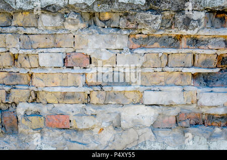 Nahaufnahme der Alten verwitterten grobe Mauer Hintergrund Stockfoto