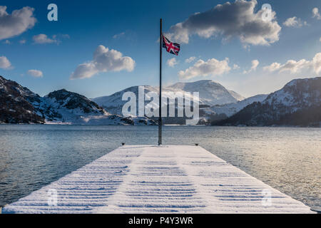 Aira Kraft Pier auf Ullswater im Winter im Lake District Stockfoto