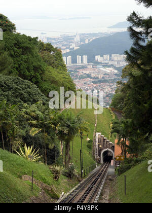 Bahn Straßenbahn-Schienen auf den Penang Hill, Malaysia. Stockfoto