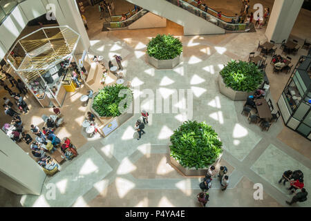 Genting Highlands, Malaysia - Okt 18,2017: Menschen sehen die Erkundung um SkyAvenue, Genting Highlands. Stockfoto