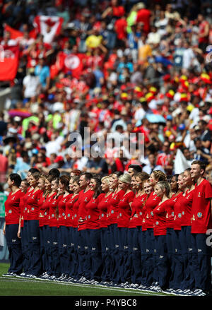 Moskau, Russland. 23. Juni 2018. Freiwillige während des Spiels zwischen Belgien und Tunesien gültig für die WM 2018 gehalten am Otkrytie Arena (Spartak) in Moskau, Russland. (Foto: Rodolfo Buhrer/La Imagem/Fotoarena) Credit: Foto Arena LTDA/Alamy leben Nachrichten Stockfoto