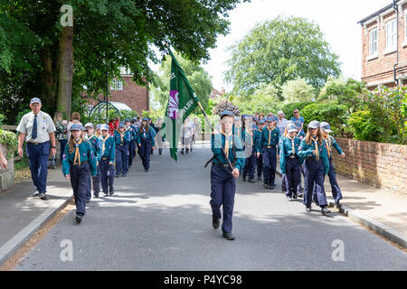 Cheshire, Großbritannien. 23. Juni 2018. 23. Juni 2018 - Das Wetter war heiß und sonnig für grappenhall Walking Tag, Cheshire, England, UK Credit: John Hopkins/Alamy leben Nachrichten Stockfoto