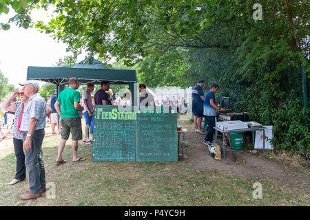 Cheshire, Großbritannien. 23. Juni 2018. 23. Juni 2018 - Das Wetter war heiß und sonnig für grappenhall Walking Tag, Cheshire, England, UK Credit: John Hopkins/Alamy leben Nachrichten Stockfoto