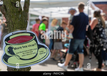 Cheshire, Großbritannien. 23. Juni 2018. 23. Juni 2018 - Das Wetter war heiß und sonnig für grappenhall Walking Tag, Cheshire, England, UK Credit: John Hopkins/Alamy leben Nachrichten Stockfoto