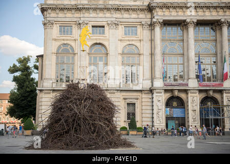 Turin, Piemont, Italien. 23. Juni 2018. Turin, Italy-June 23, 2018: historische Parade mit mittelalterlichen Kostümen für das Fest von San Giovanni, dem Fest der Schutzpatronin von Turin. Credit: Stefano Guidi/ZUMA Draht/Alamy leben Nachrichten Stockfoto