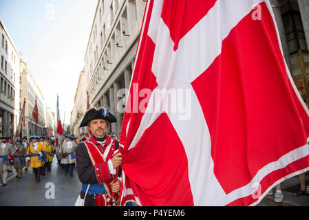 Turin, Piemont, Italien. 23. Juni 2018. Historische Parade mit mittelalterlichen Kostümen für das Fest von San Giovanni, dem Fest der Schutzpatronin von Turin. Credit: Stefano Guidi/ZUMA Draht/Alamy leben Nachrichten Stockfoto