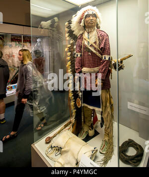 Crow Agency, Montana, USA. 22. Juni, 2018. Eine Ausstellung im Besucherzentrum das Little Bighorn Battlefield National Monument. Das Denkmal, das unter der Schirmherrschaft des National Park Service, Memorializes einer großen Schlacht am 25. Juni 1876 kämpften, zwischen Lakota, Cheyenne und Arapaho Inder gegen die United States Army. Diese Stämme wurden Kämpfe ihre traditionelle Lebensweise als Nomaden Büffel Jäger zu bewahren. Die US-Armee war die Durchführung von Anweisungen des Grant Administration, der Lakota Sioux und Cheyenne Völker bis an die große Sioux Reservation in Dakota Territory zu entfernen. (Credit Imag Stockfoto