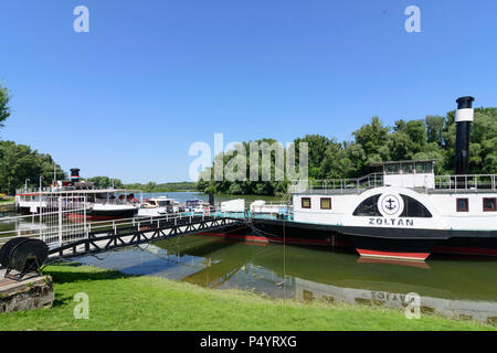 (Neszmely Nessmühl): Freilichtmuseum Skanzen der Schiffe, Paddler, Boote, Seitenarm der Donau in Ungarn, Komarom-Esztergom, Stockfoto