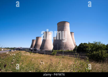 Ratcliffe auf Soar power station Neben East Midlands Parkway Bahnhof Stockfoto