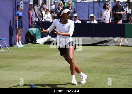 Naiktha Bains die Women's Tennis Association WTA International Tennis in Eastbourne, Devonshire Park, East Sussex. Natur Tal Internationalen Stockfoto