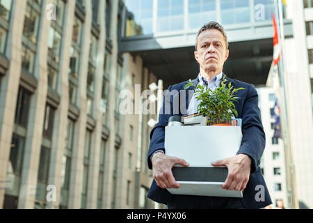 Entlassen Büro Mann unter office Fall home Stockfoto