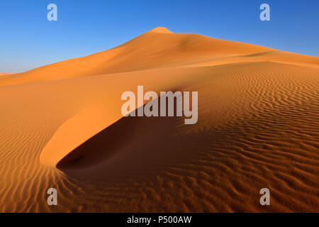 Afrika, Algerien, Illizi Provinz, Sahara, Tassili n'Ajjer Nationalpark, Tadrart, Sand Dünen von in Tehak Stockfoto