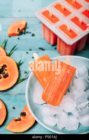 Hausgemachte papaya Eis am Stiel Stockfoto