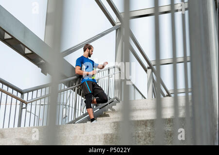 Menschen auf der Treppe eine Pause ausgeführt wird. Stockfoto