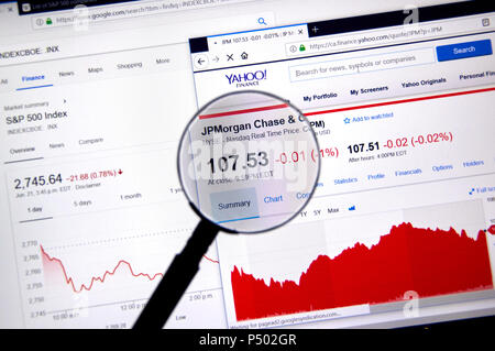 MONTREAL, KANADA - 22. JUNI 2018: JPMorgand Chase Ticker mit Aktien Preis und Diagramme unter der Lupe auf Yahoo Finance. Stockfoto