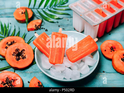 Hausgemachte papaya Eis am Stiel Stockfoto