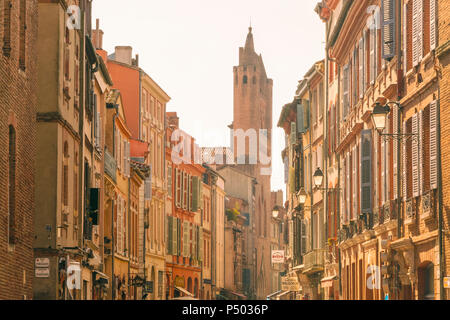 Frankreich, Haute-Garonne, Toulouse, Altstadt, die alten Häuser und die Basilika Saint Sernin Stockfoto