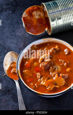 Schüssel Ungarische Gulaschsuppe Stockfoto