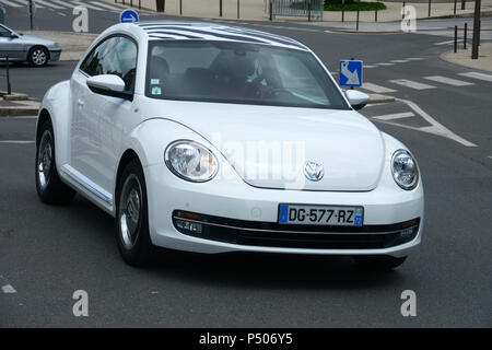 Volkswagen Hybrid Beetle Auto an die 2018 Le Mans Frankreich Car Race Stadt gesehen Stockfoto