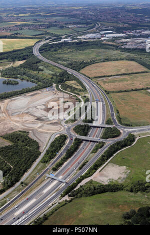 Luftaufnahme von der Anschlussstelle 45 der Autobahn M1 an der Leeds, West Yorkshire Stockfoto