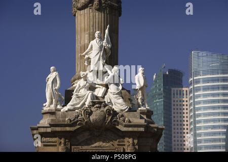 Mexiko. Mexiko D.F. Vista parcial DEL MONUMENTO A LA INDEPENDENCIA, situado en el Paseo de la Reforma e commemorar inaugurado en 1910 para el Centenario de la Independencia del País. Compuesto Por una Columna coronada por la estatua de una Victoria Alada (conocida Como el 'Engel'), Obra de Enrique Alciati. Stockfoto