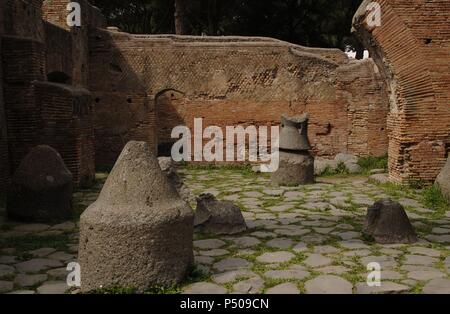 Ostia Antica. Haus der Mühlsteine. 2. Jahrhundert n. Chr. Italien. Stockfoto