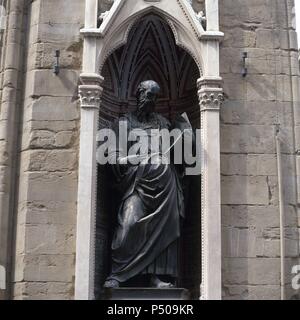 Johannes der Evangelist. Die Statue. Orsanmichele Kirche. Florenz. Italien. Stockfoto