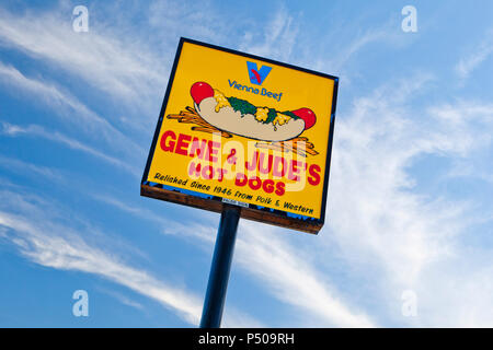 Gen & Jude ist berühmt für Hot Dogs, Chicago seit 1946 Stockfoto