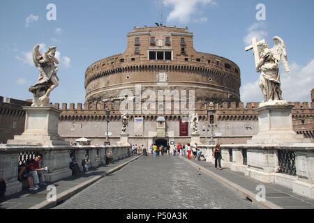 Italien. Rom. Mausoleum des Hadrian oder Schloss Sant'Angelo. In 139 N.CHR. erbaut und verwandelte sich in eine Festung im Mittelalter. Stockfoto