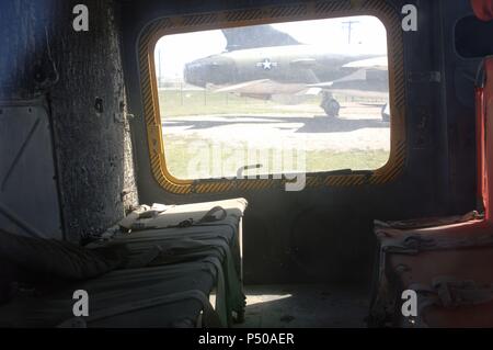BELL UH-1 Iroquois F''. Modelo de helicóptero fabricado En 1963. Cobertura Utilizado para Servicios con misiles de y traslado de Material y evacuaciones médicas. Interieur. Museo del Aire y el Espacio. Box Elder. Estado de Dakota del Sur. Estados Unidos. Stockfoto