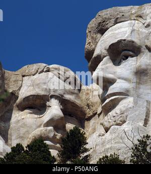 ABRAHAM LINCOLN (1809-1865) y Theodore Roosevelt (1858-1919). Präsidenten de Los Estados Unidos. ROSTROS DE ROOSEVELT y LINCOLN en el MONTE RUSHMORE (Mount Rushmore), esculpido Entre 1927 y 1941 por Gutzon Borglum. Declarado Monumento Nacional en 1925. KEYSTONE. Estado de Dakota del Sur. Estados Unidos. Stockfoto