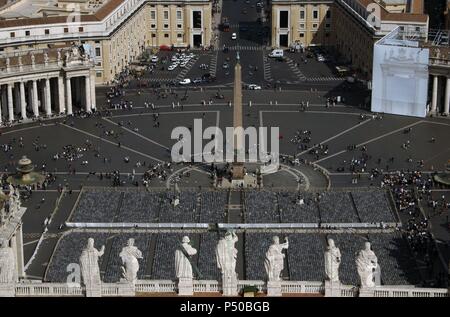 Vatikan-Stadt. Petersplatz von der Kuppel. Stockfoto