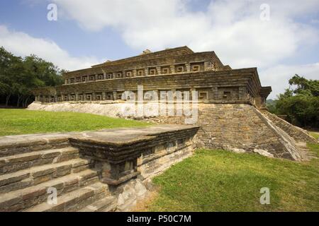 Mexiko. Archäologische Stätte von El Tajin. Im 4. Jahrhundert gegründet wurde, seine größte Pracht zwischen 800 und 1200 erreicht. Gebäude C der Tajin Chico. In der Nähe von papantla. Veracruz Zustand. Stockfoto