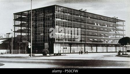 S.E.A.T. Factory in Barcelonas Zona Franca. Auto Store. Exterieur. "Zeitschrift für Architektur", 1960. Nr. 41. National Library. Madrid. Stockfoto