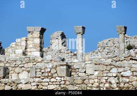 Frühe christliche Kunst Byllis archäologischen Stätte. Die Ruinen der Kathedrale, die in IV Jahrhundert N.chr. erbaut Im fünften Jahrhundert wurde das Atrium und der Galerie hinzugefügt. Republik Albanien. Stockfoto