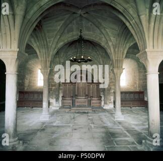 Gotische Kunst. Spanien. Kloster von La Oliva (12. Jahrhundert). Innenraum der Kapitel Haus mit Gewölbe ruhen auf romanischen Kapitellen. Ein nationales Monument erklärt. Carcastillo. Navarra. Stockfoto