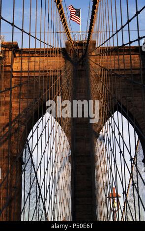 USA. New York. Brooklynbrücke. Entworfen von John Augustus Roebling. Wurde im Jahre 1883 eröffnet. Detail. Stockfoto